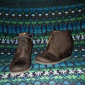 Cityclassified Black Faux-Suede Lace-Up Ankle Wedge Booties Women's Size 6.5